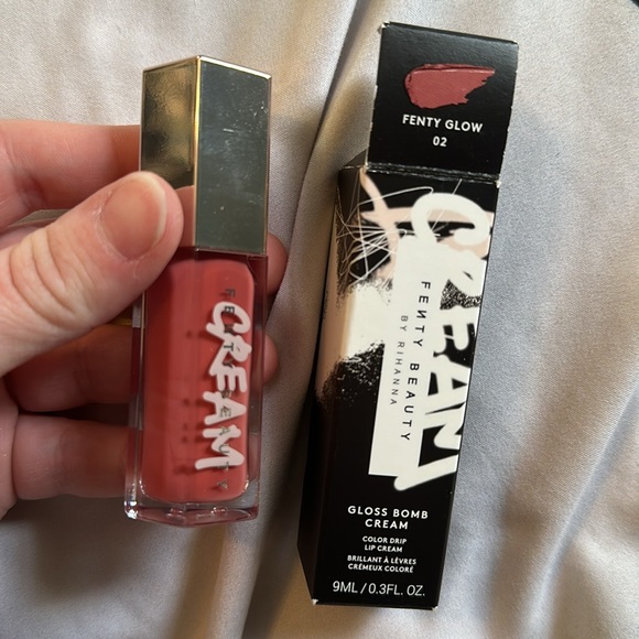 Fenty beauty gloss bomb cream - Picture 3 of 4